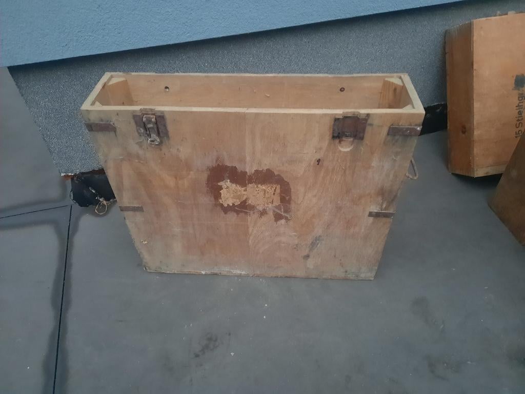 Kart. Kasten 1218 / 30 Stielhandgranaten 43, Enlèvement
