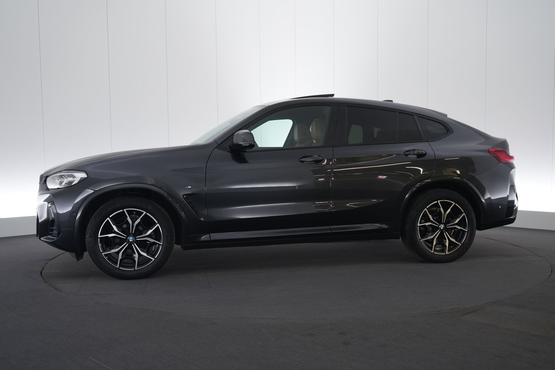 (2BVB113) BMW X4, Autos, Achat, Entreprise, Carnet d'entretien, 5 portes