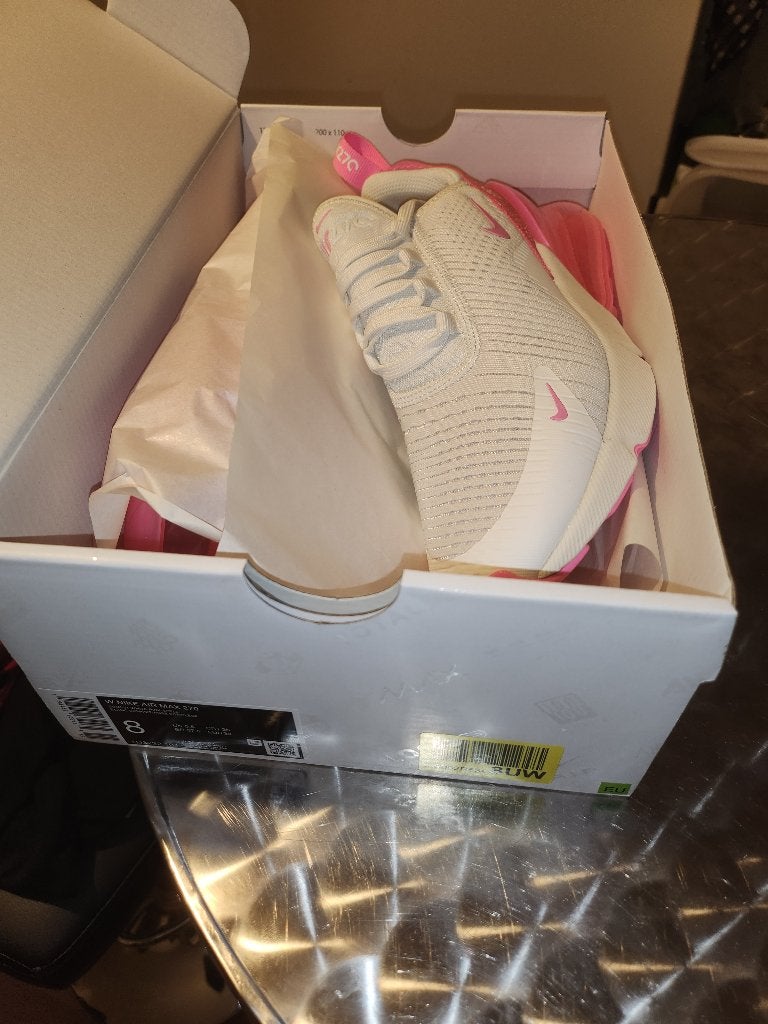 Bascket air max neuf dans ca boite, Sport en Fitness, Basketbal, Ophalen, Nieuw, Schoenen