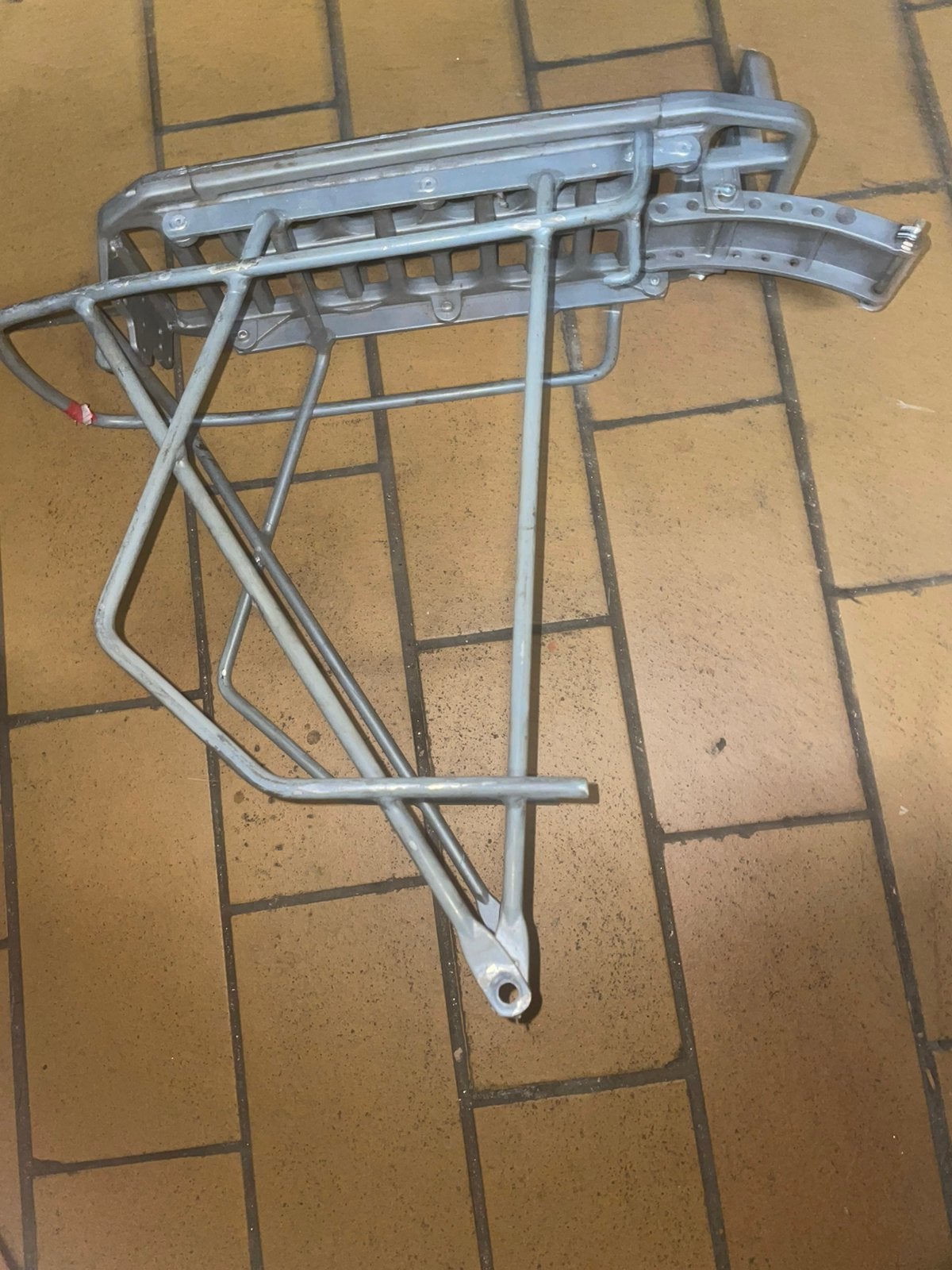 Porte bagage vélo standard, Fietsen en Brommers, Overige typen, Staal, Ophalen of Verzenden, Zo goed als nieuw