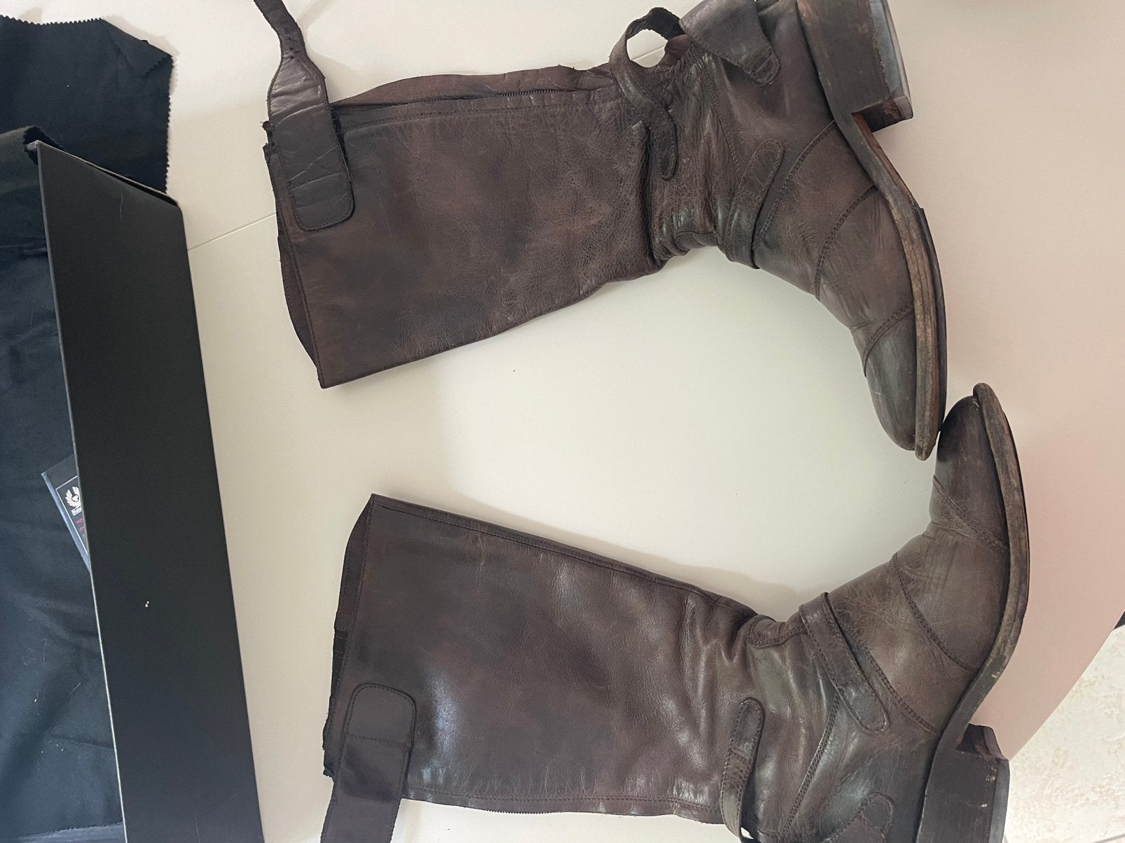 Belstaff, Enlèvement, Porté