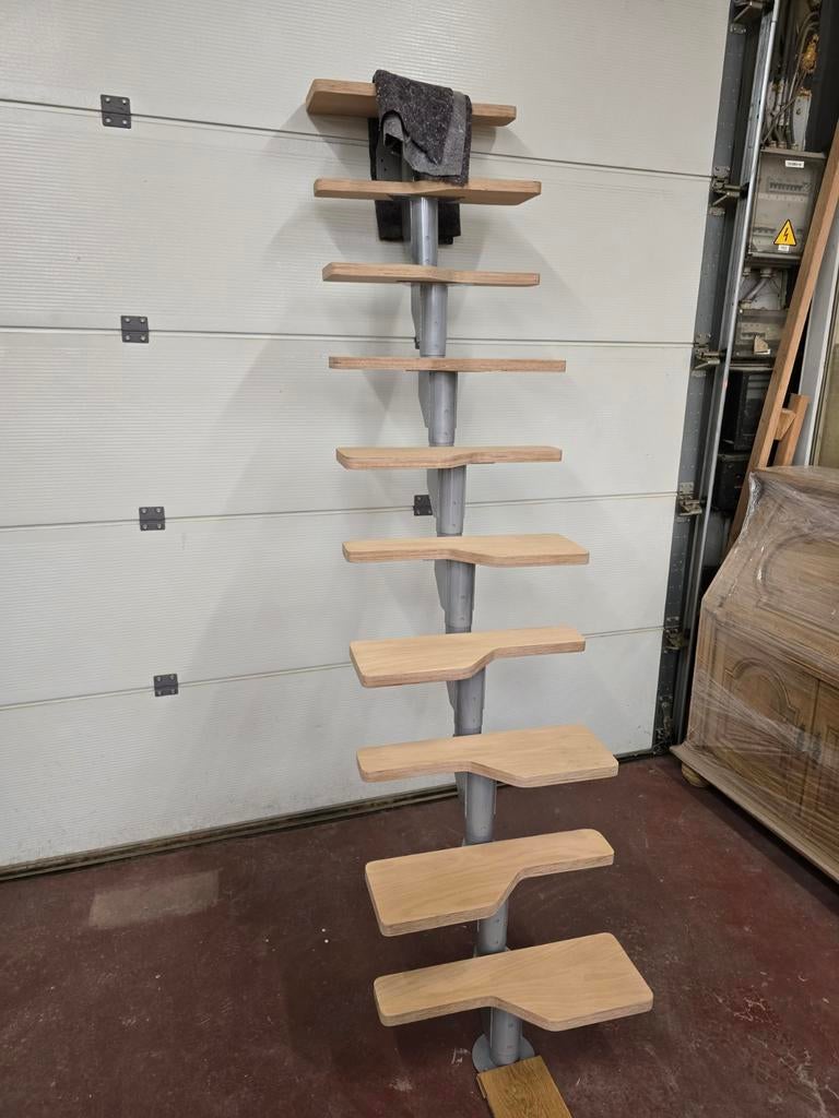 Escalier design moderne – limon central acier + marches bois, Enlèvement, Escalier