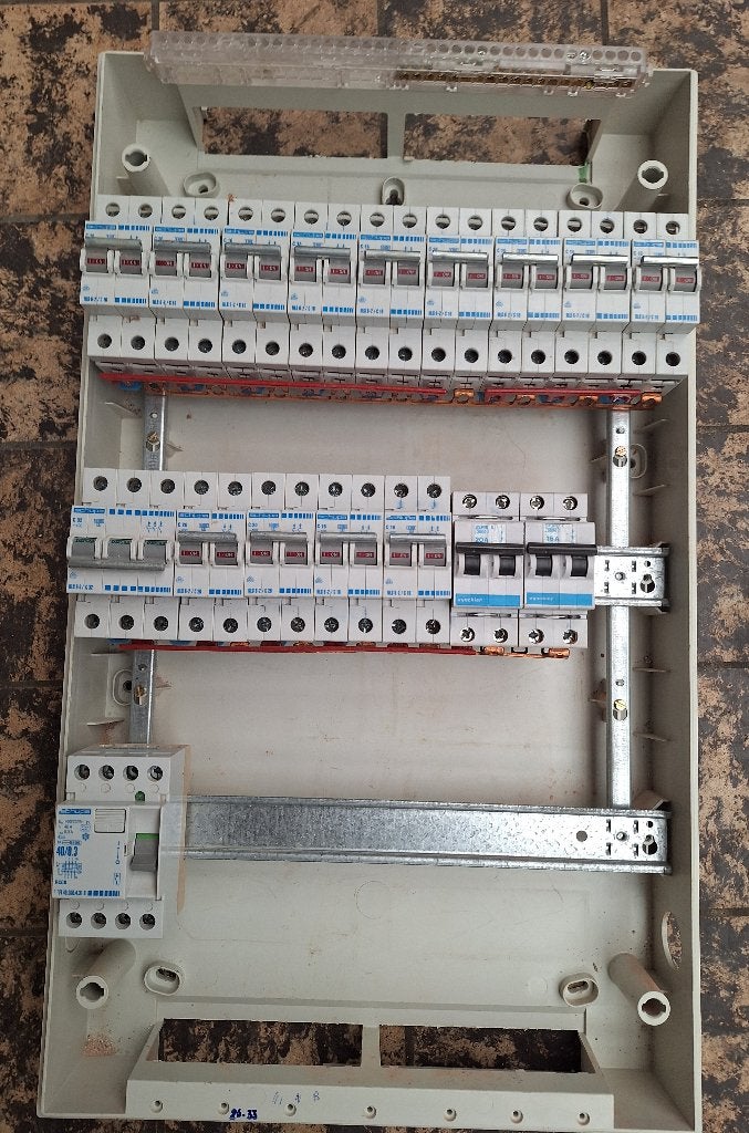 Elektrisch paneel met 54 modules, Ophalen of Verzenden, Zo goed als nieuw, Overige merken, Groepenkast