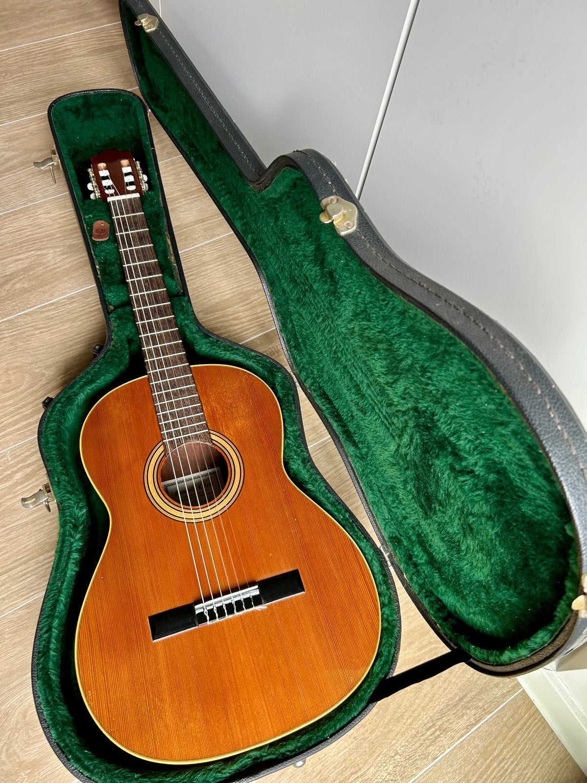 Francisco Esteve 4 + hardcase, Muziek en Instrumenten, Snaarinstrumenten | Gitaren | Akoestisch, Ophalen, Zo goed als nieuw