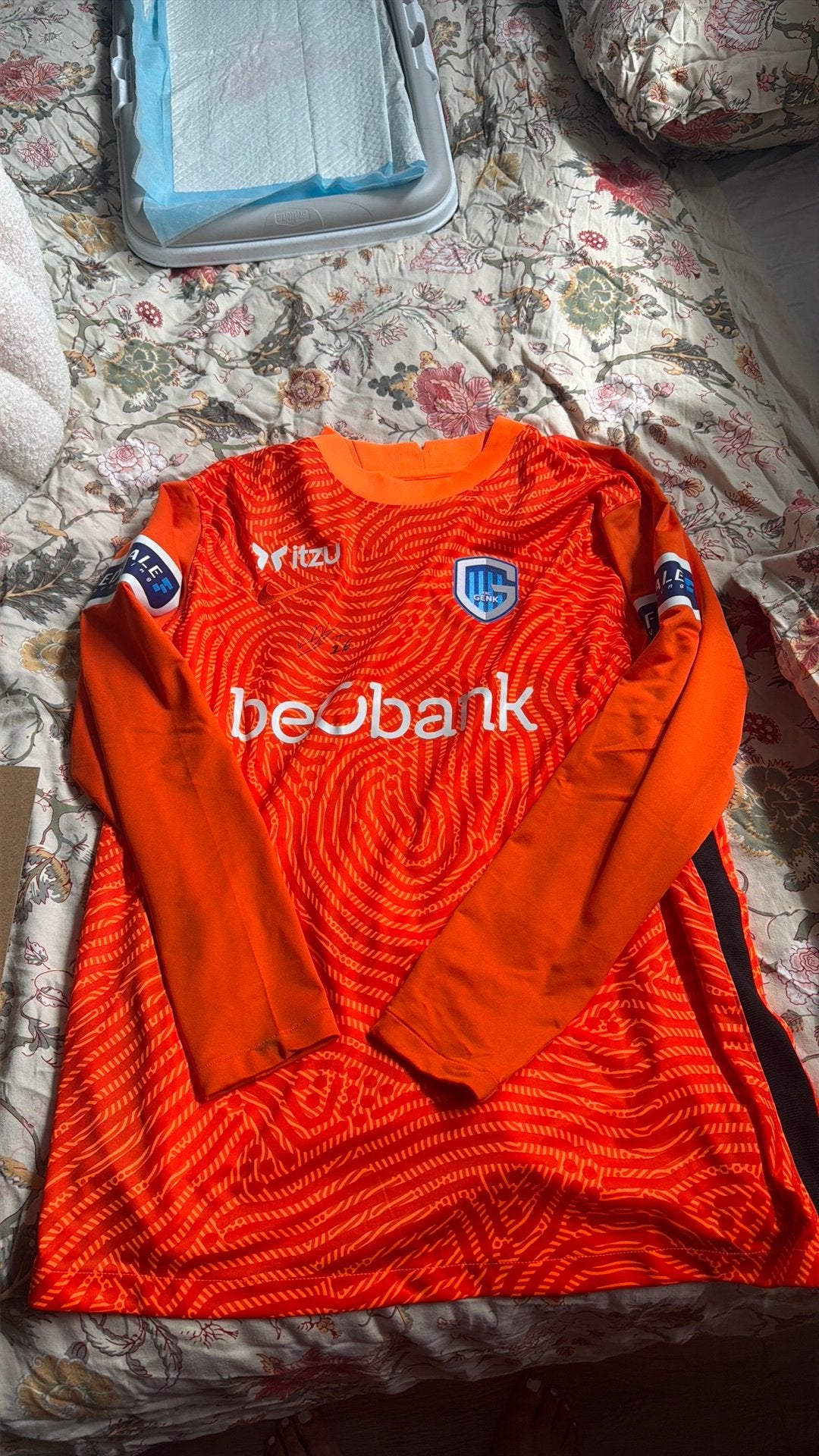 Gesigneerd voetbal truitje KRC Genk Maarten Vandevoordt, Plus grand que la taille XL, Enlèvement, Neuf, Maillot