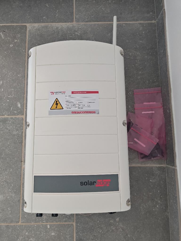 Onduleur Triphasé SolarEdge SE10K (10kW), Ophalen, Zo goed als nieuw, Compleet systeem, 200 wattpiek of meer
