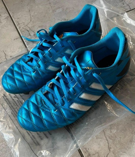 Adidas voetbalschoenen - Maat 42, Sport en Fitness, Verzenden, Nieuw, Schoenen