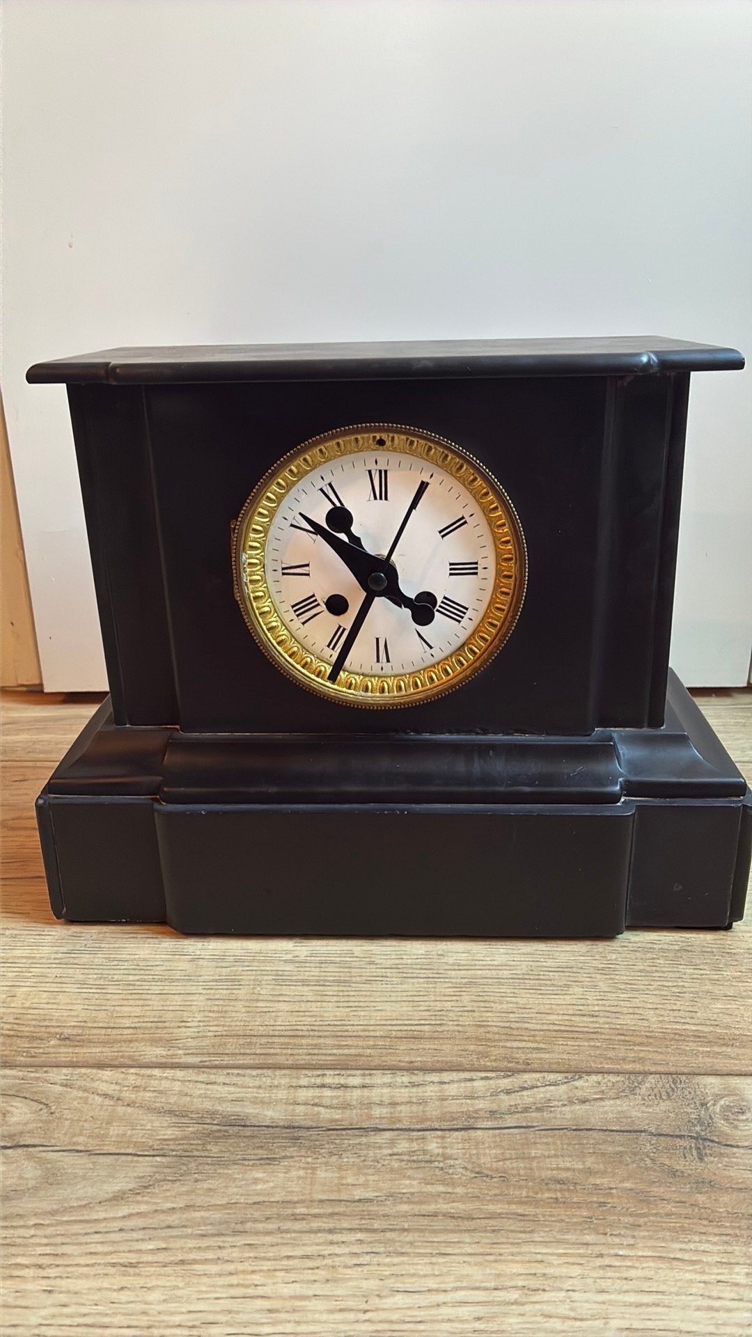 Cheminée avec horloge à quartz, Enlèvement