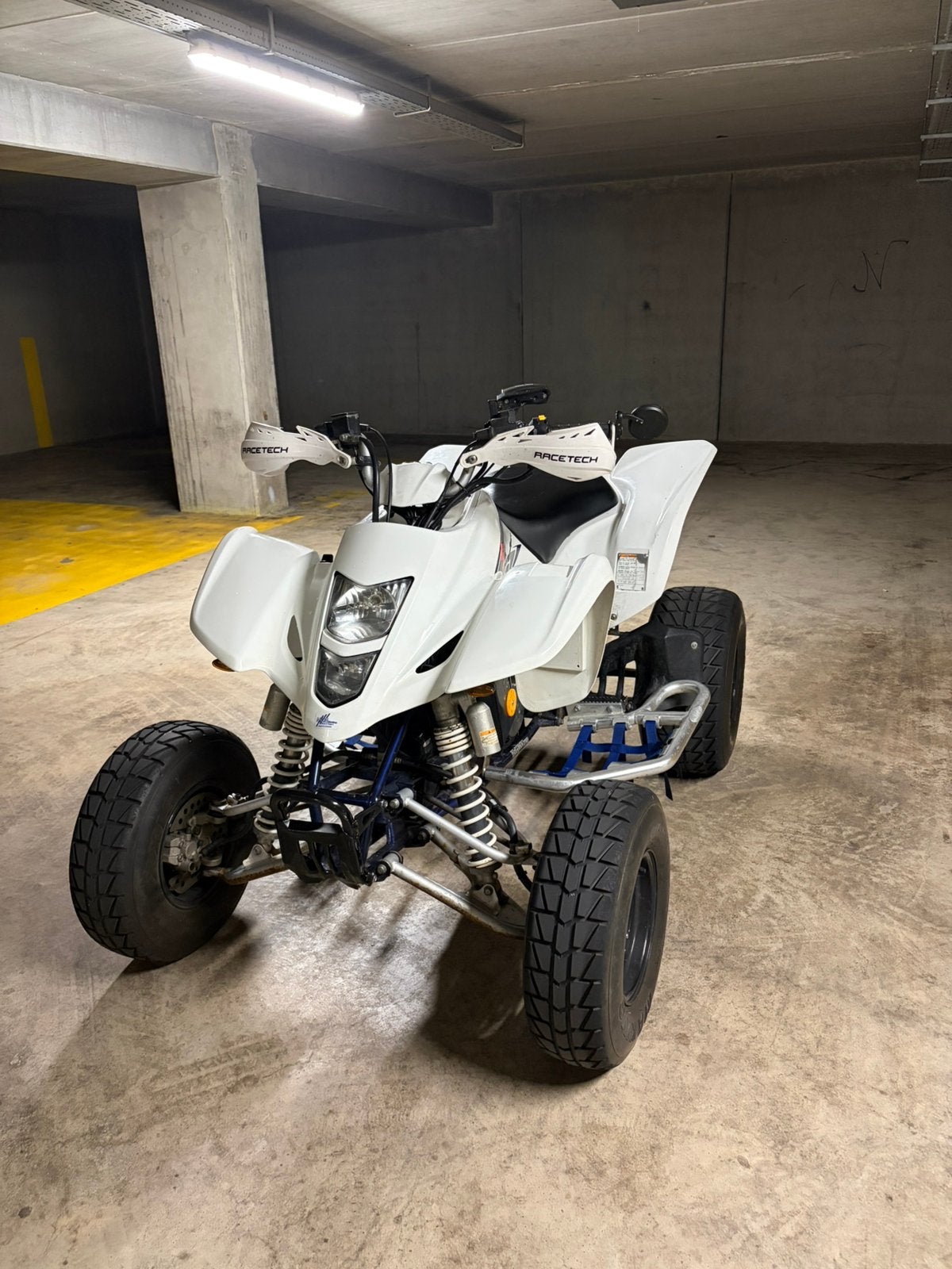 Suzuki Ltz 400, Motoren