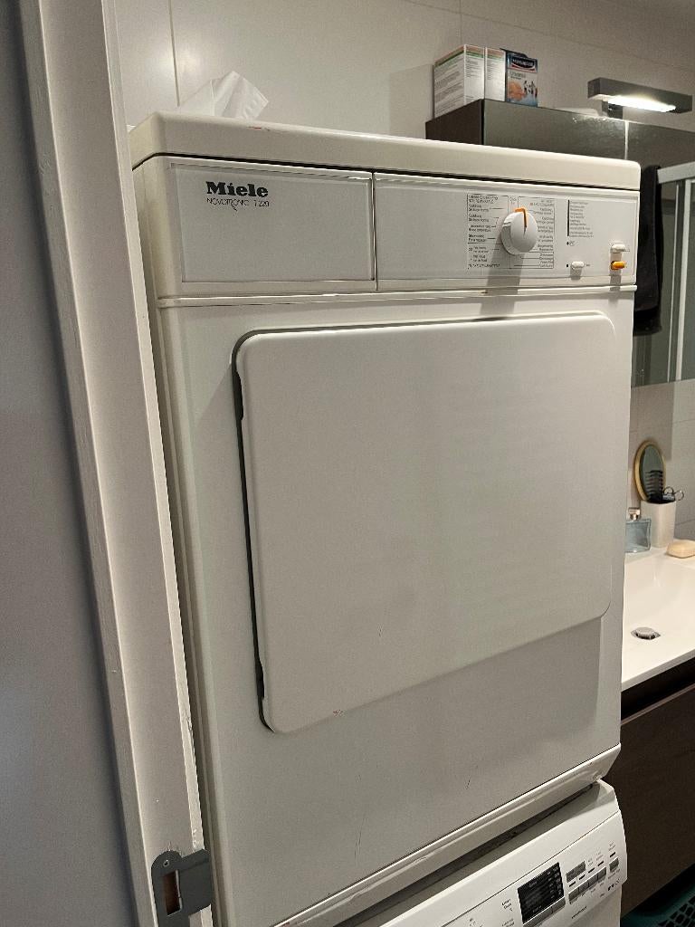 Séchoir Miele Novotronic T220, Electroménager, 6 à 8 kg, Évacuation d'air, Programme laine, Chargeur frontal