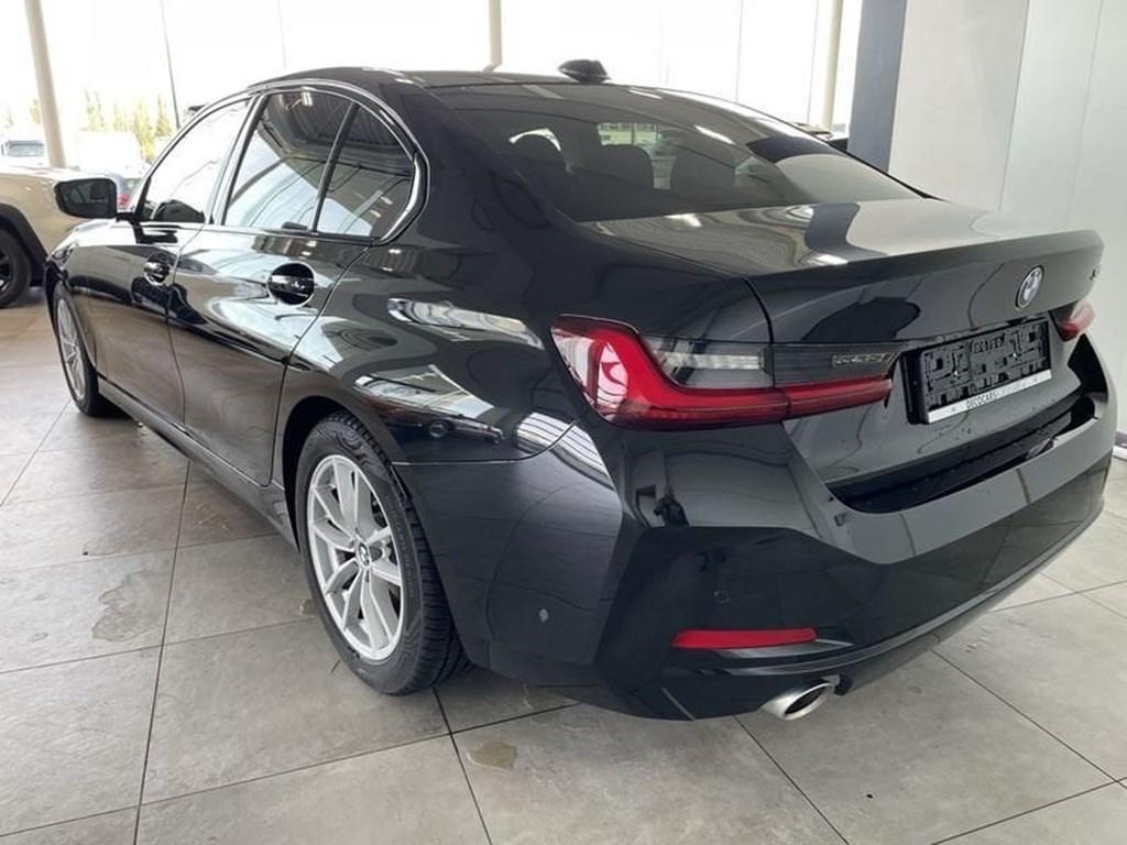 BMW Serie 3 Nieuwstaat / 18000km / Automaat / 360°Camera, Autos, BMW, Achat, Euro 6, 156 ch, Noir