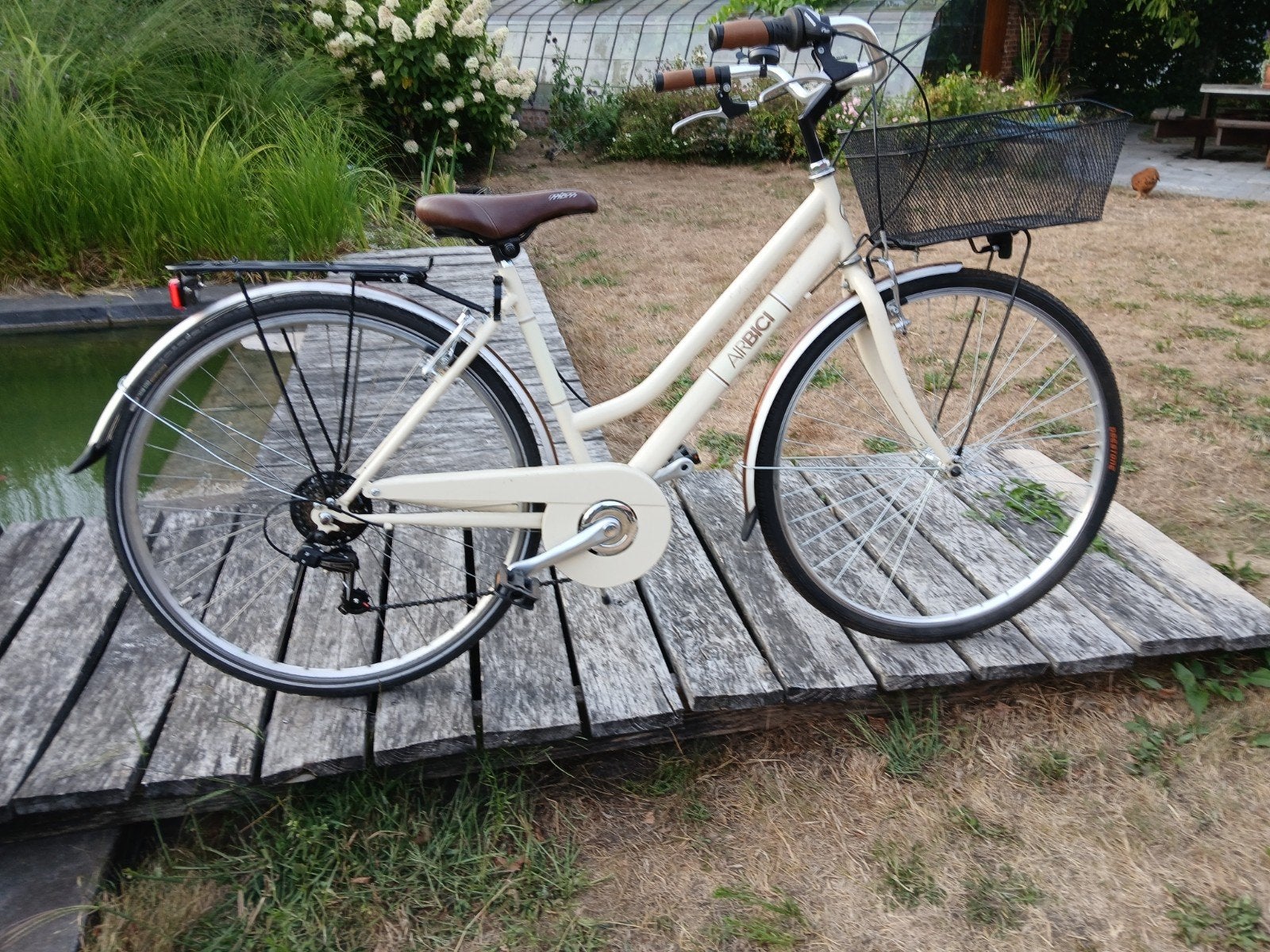 beige damesfiets Airbici met mandje, Fietsen en Brommers, Ophalen, Zo goed als nieuw, Velgrem, Overige merken