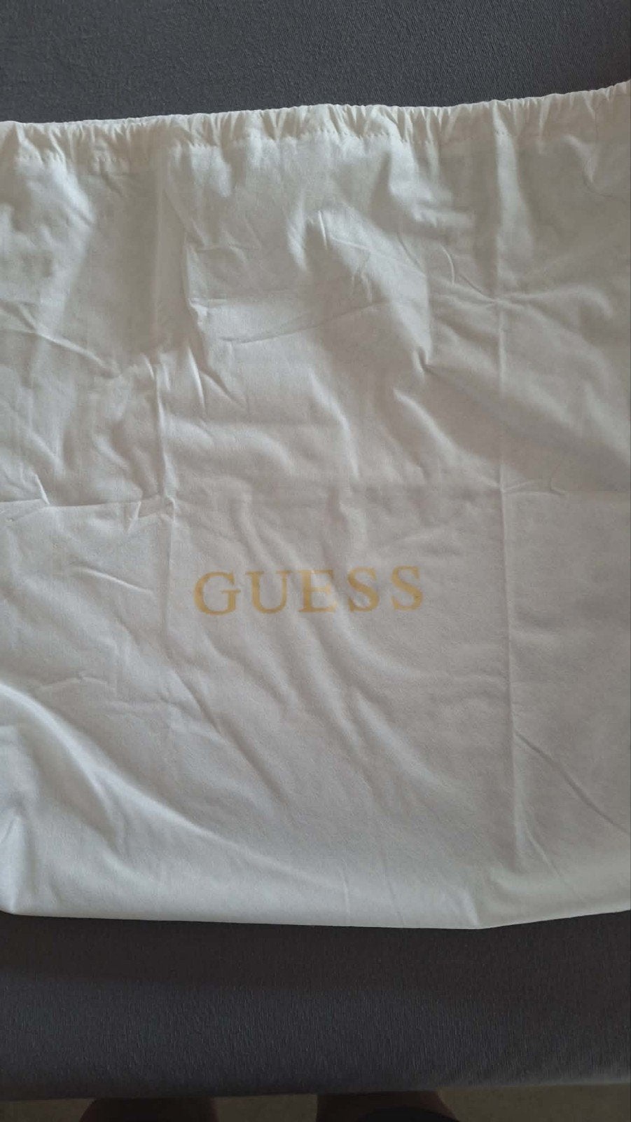 Handtas guess, Ophalen