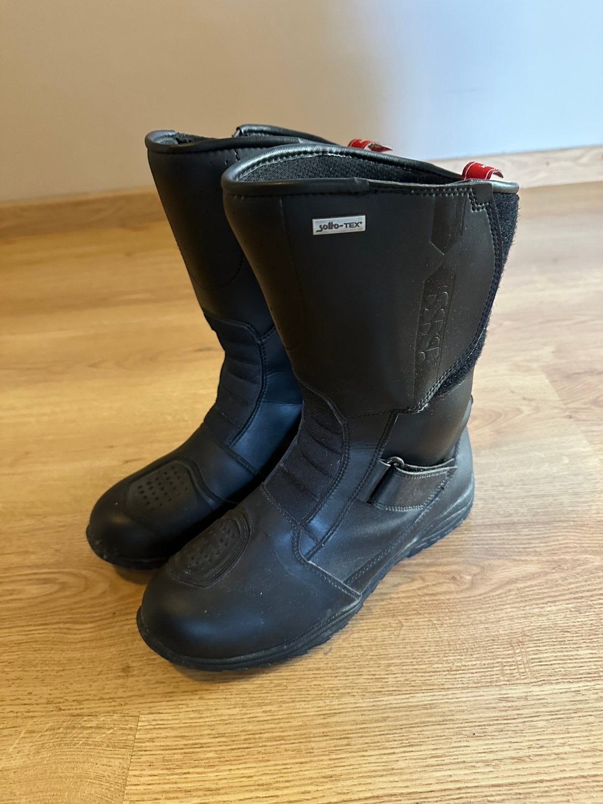 Motor boots maat 44, Ophalen