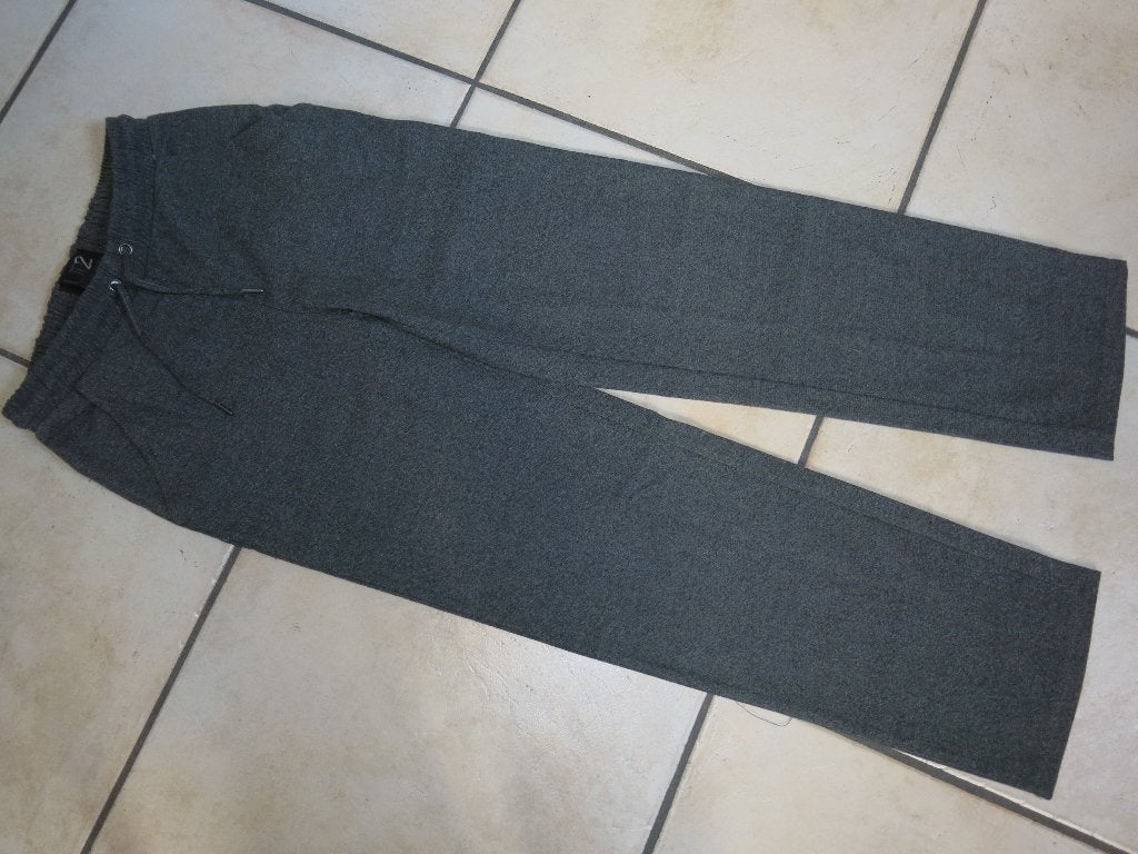 Een grijze zachte broek, NIEUW, Kleding | Dames, Broeken en Pantalons, Ophalen, Nieuw, Maat 34 (XS) of kleiner, Grijs