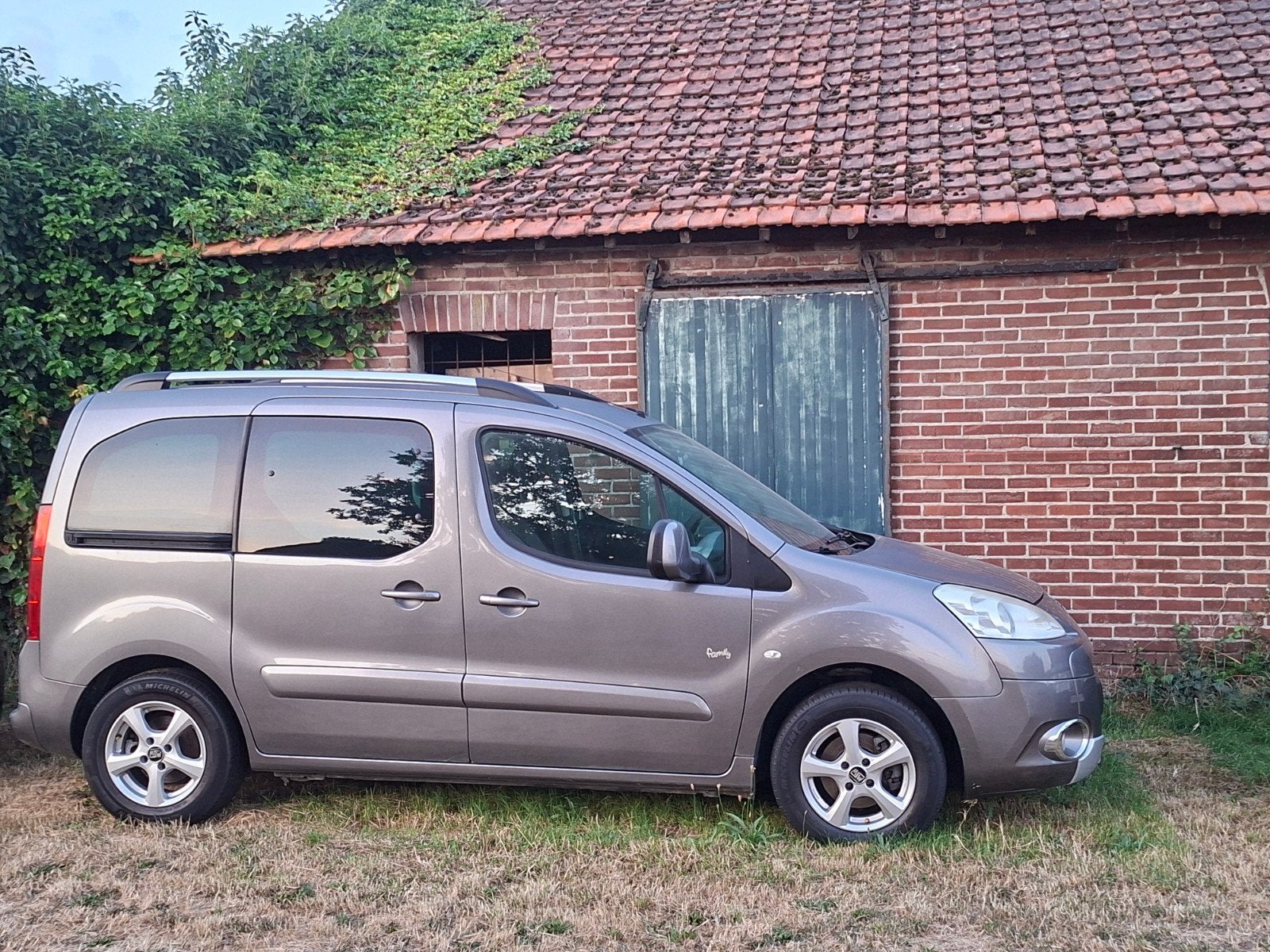 Peugeot Partner Tepee 1.6 Hdi ,Prijs zo meenemen 3730 eur, Euro 5, 139 g/km, Elektrische ramen, Beige
