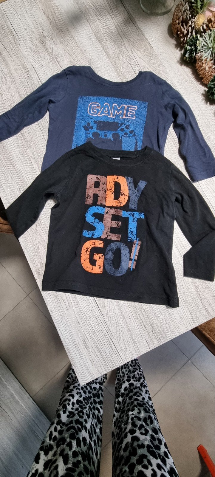 2 t- shirts lange mouwen maat 92, Kinderen en Baby's, Kinderkleding | Maat 92, Ophalen
