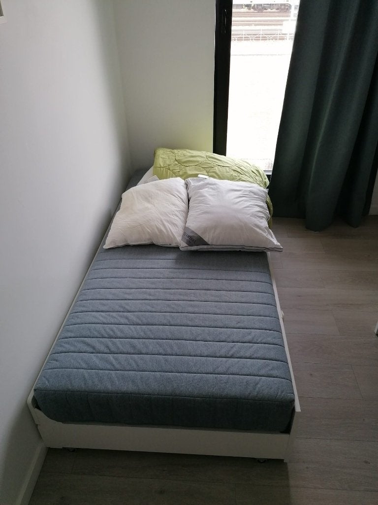 Lit extensible IKEA 90x200cm + 2matelas, 90 cm, Comme neuf, Deux personnes, Envoi