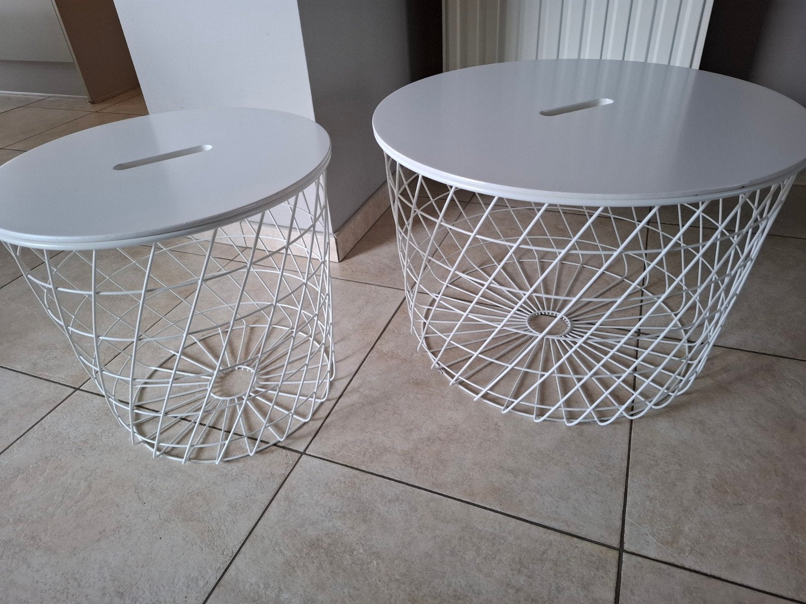 2 bijzettafeltjes , opbergmand, Enlèvement, Comme neuf