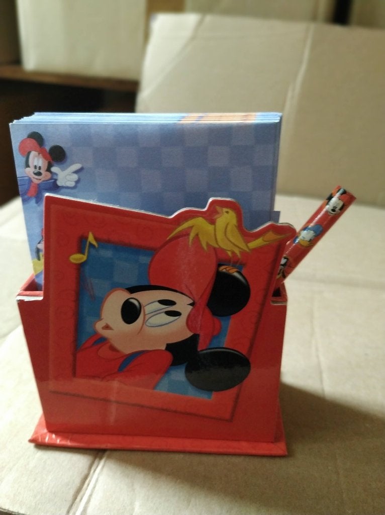 bureaustaander Mickey met blaadjes en potlood, Diversen, Schoolbenodigdheden, Ophalen of Verzenden