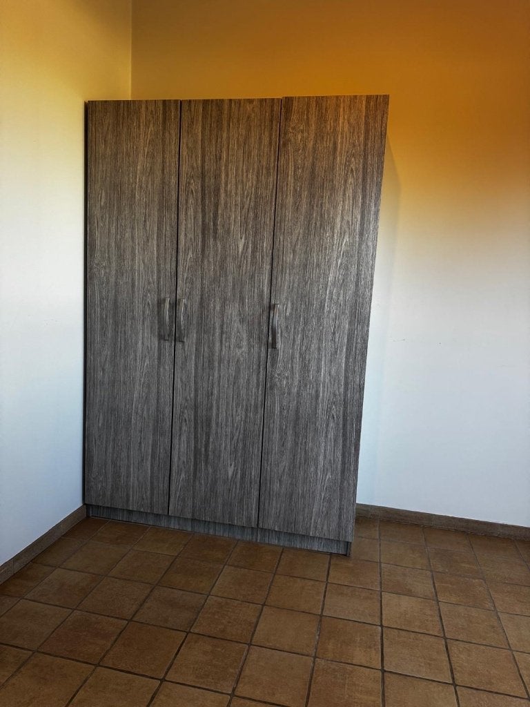 Kast, Ophalen, 100 tot 150 cm, 150 tot 200 cm, 25 tot 50 cm