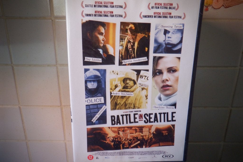 DVD Battle In Seattle(Ray Liotta & Charlize Theron), CD & DVD, DVD | Action, Comme neuf, Thriller d'action, À partir de 12 ans