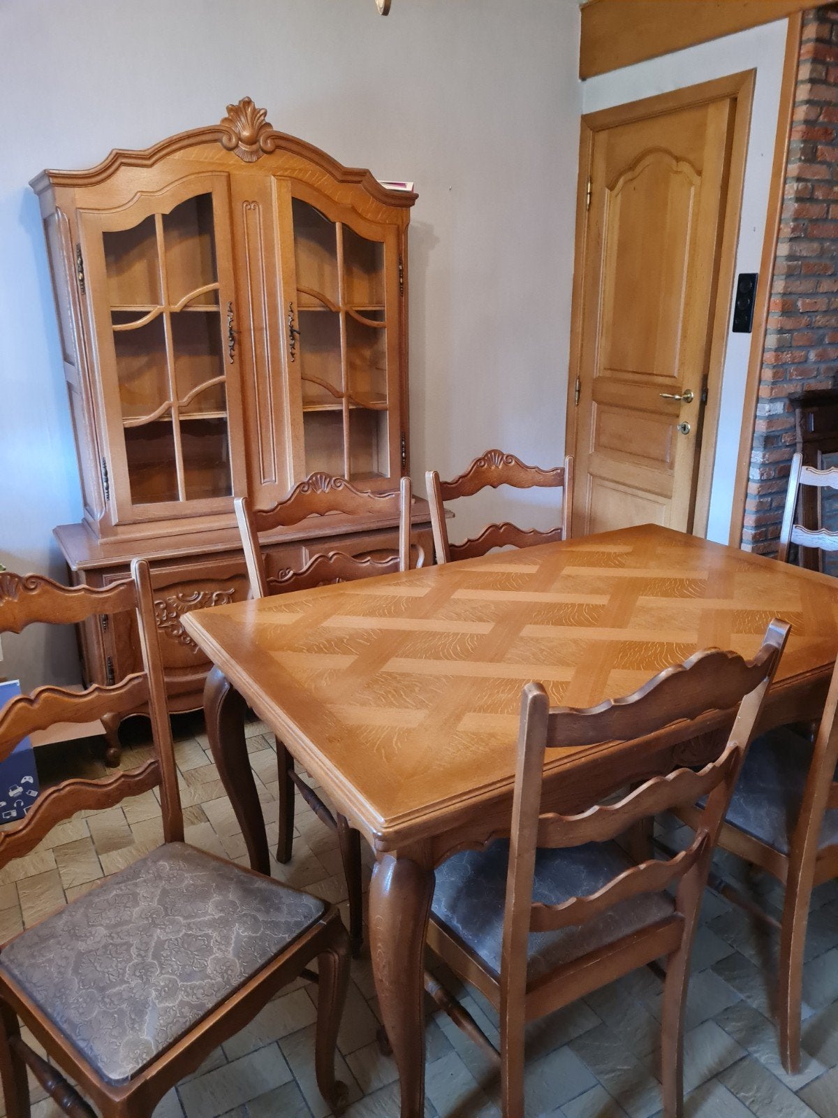 Eetplaats tafel uitstrekbaar 6 stoelen vitrinekast in goede, Maison & Meubles, Enlèvement, Utilisé, Rustiek, 4 à 6 chaises