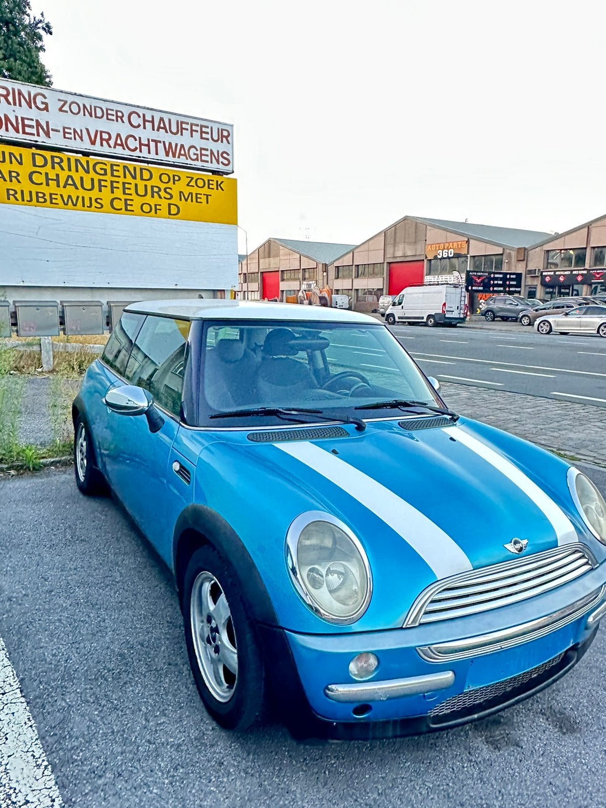 Minı cooper benzine. Met aırco. Gekeurd. 2500euro, Autos, Boîte manuelle, Entretenue par le concessionnaire, Noir, Cruise Control