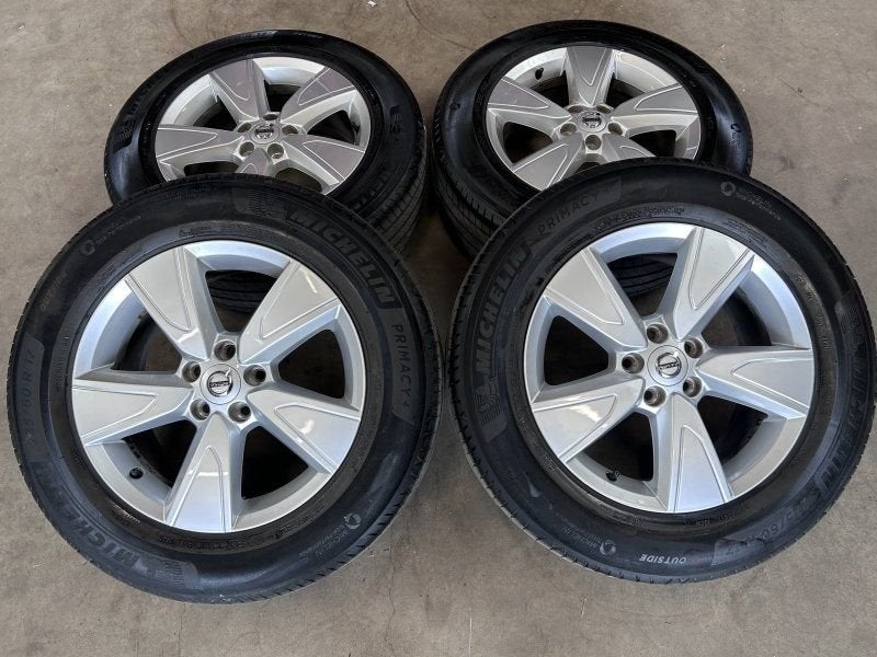 17 inch originele velgen + zomerbanden Volvo XC40 31680565, Pneus et Jantes, Pneus été, -, 17 pouces