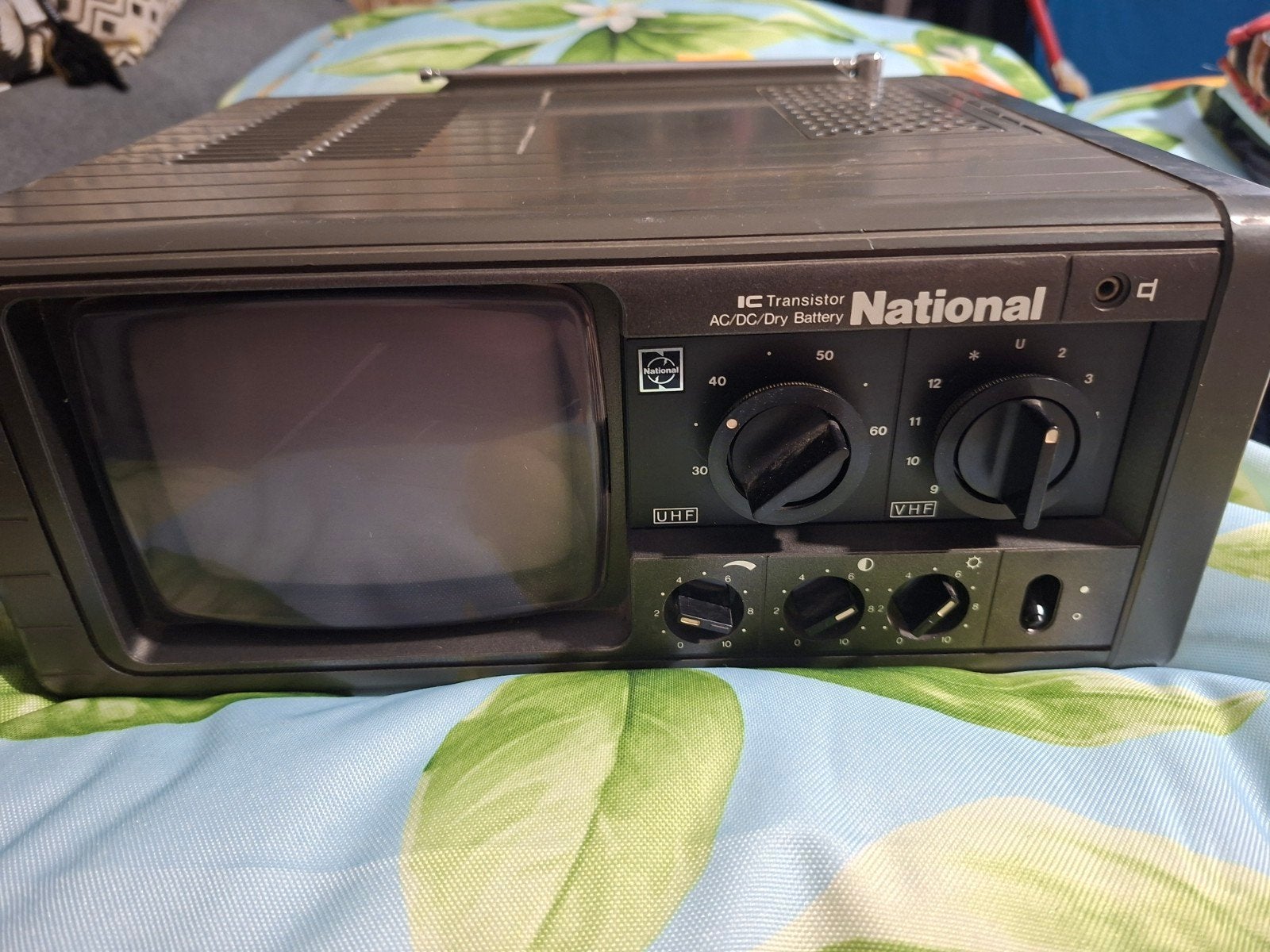 a vendre ancienne tv portable noir et blanc annee 1970, Enlèvement