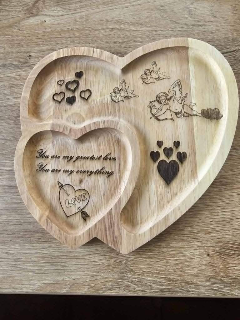 Coeur gravé au laser en forme de cœur avec texte et cupidon,, Gravure, 24 cm, Avec texte, Enlèvement ou Envoi