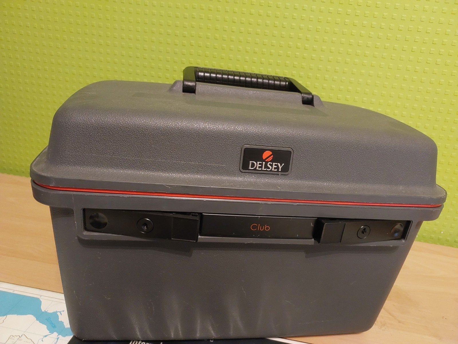 Beautycase Delsey, Ophalen of Verzenden, Zo goed als nieuw, Hard kunststof, Slot