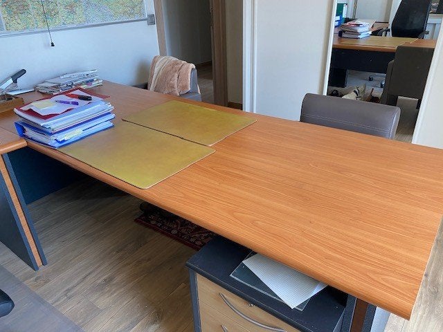 twee bureaus in mahoniehout, Maison & Meubles, Bureaux, Comme neuf, Autres types, Autres marques, Autres styles, Bois, Brun, Goulotte de câbles