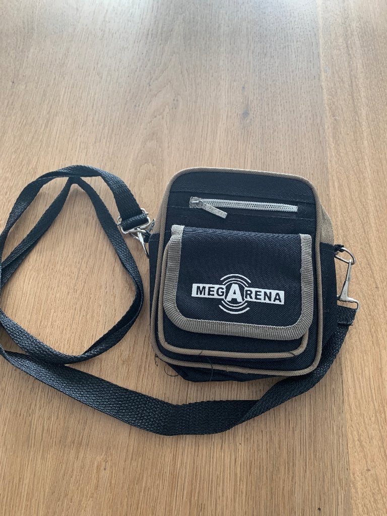 Festivaltasje MegaArena, Ophalen of Verzenden, Gebruikt, Zwart