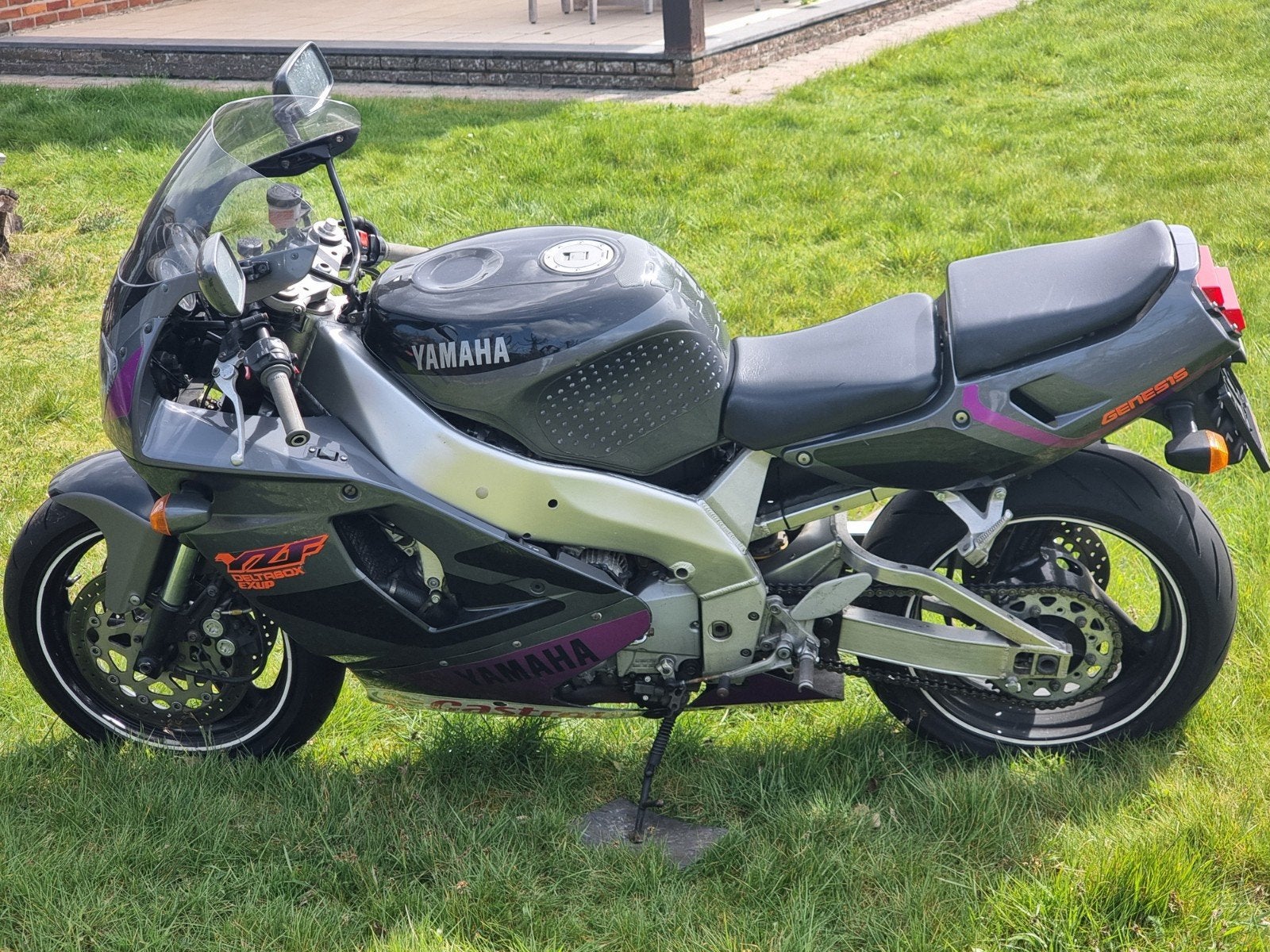 Yamaha yzf 750r, Motoren