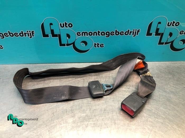 Veiligheidsgordel midden-achter van een Toyota Starlet (Star, Gebruikt, -, -, Ophalen of Verzenden