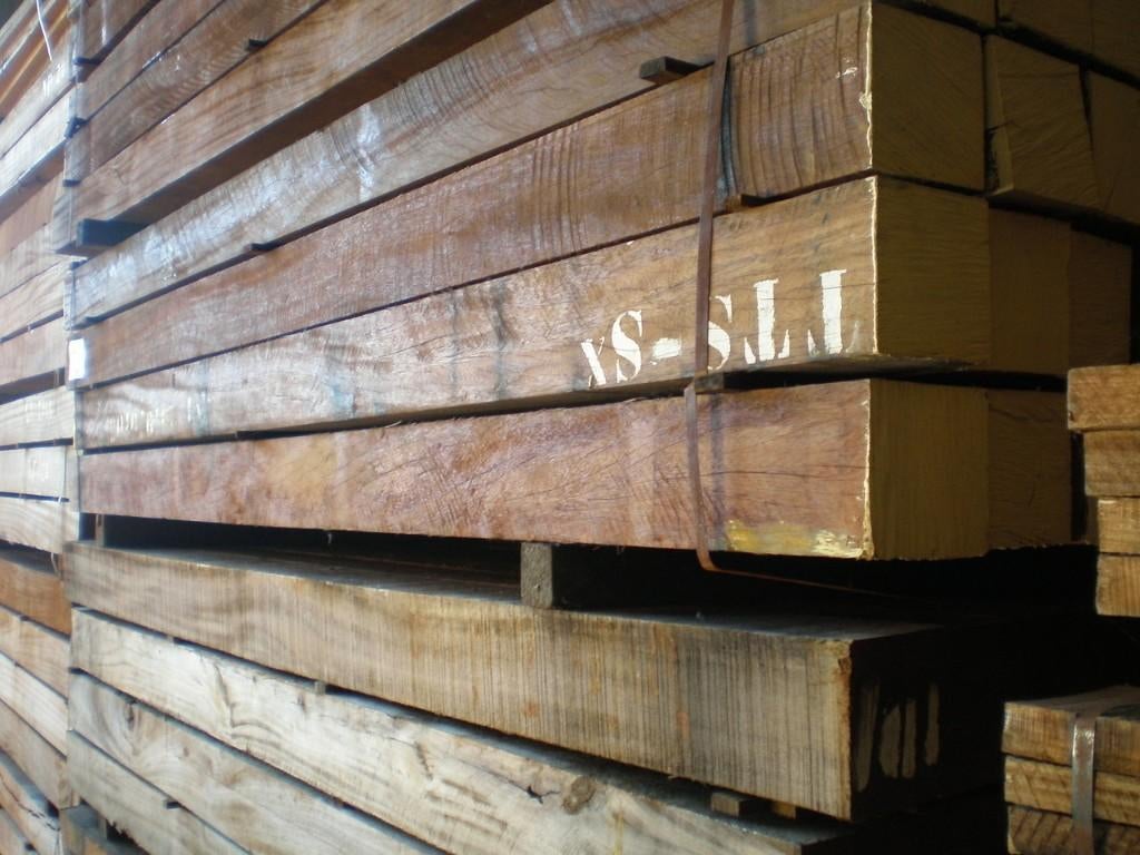 NU AANBIEDING; HARDHOUTEN PALEN 155X155MM 2.15M LANG, Doe-het-zelf en Bouw, Ophalen
