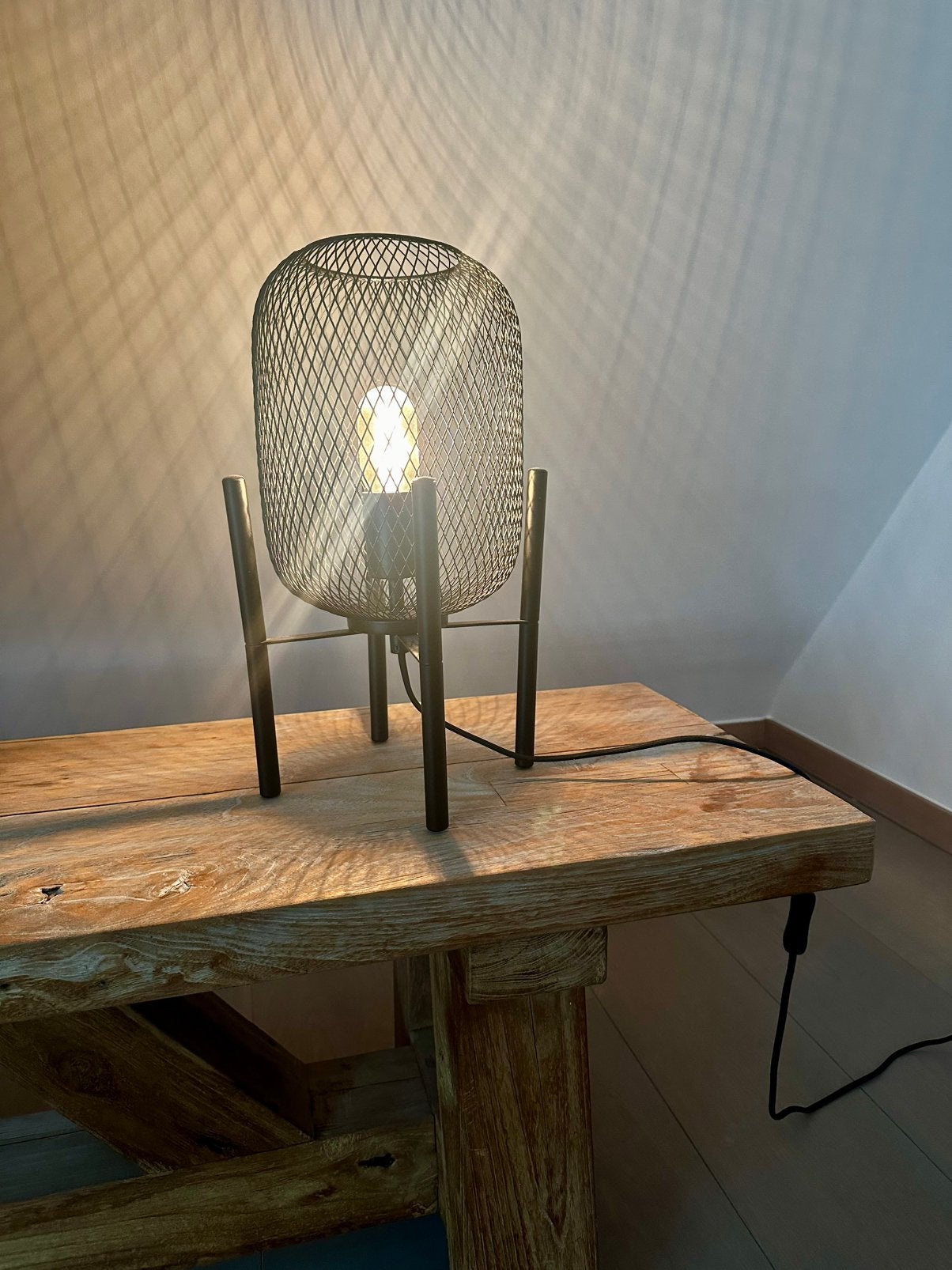 Industriële zwarte tafellamp – metalen draadgaas, Ophalen of Verzenden, Zo goed als nieuw, Metaal, Design