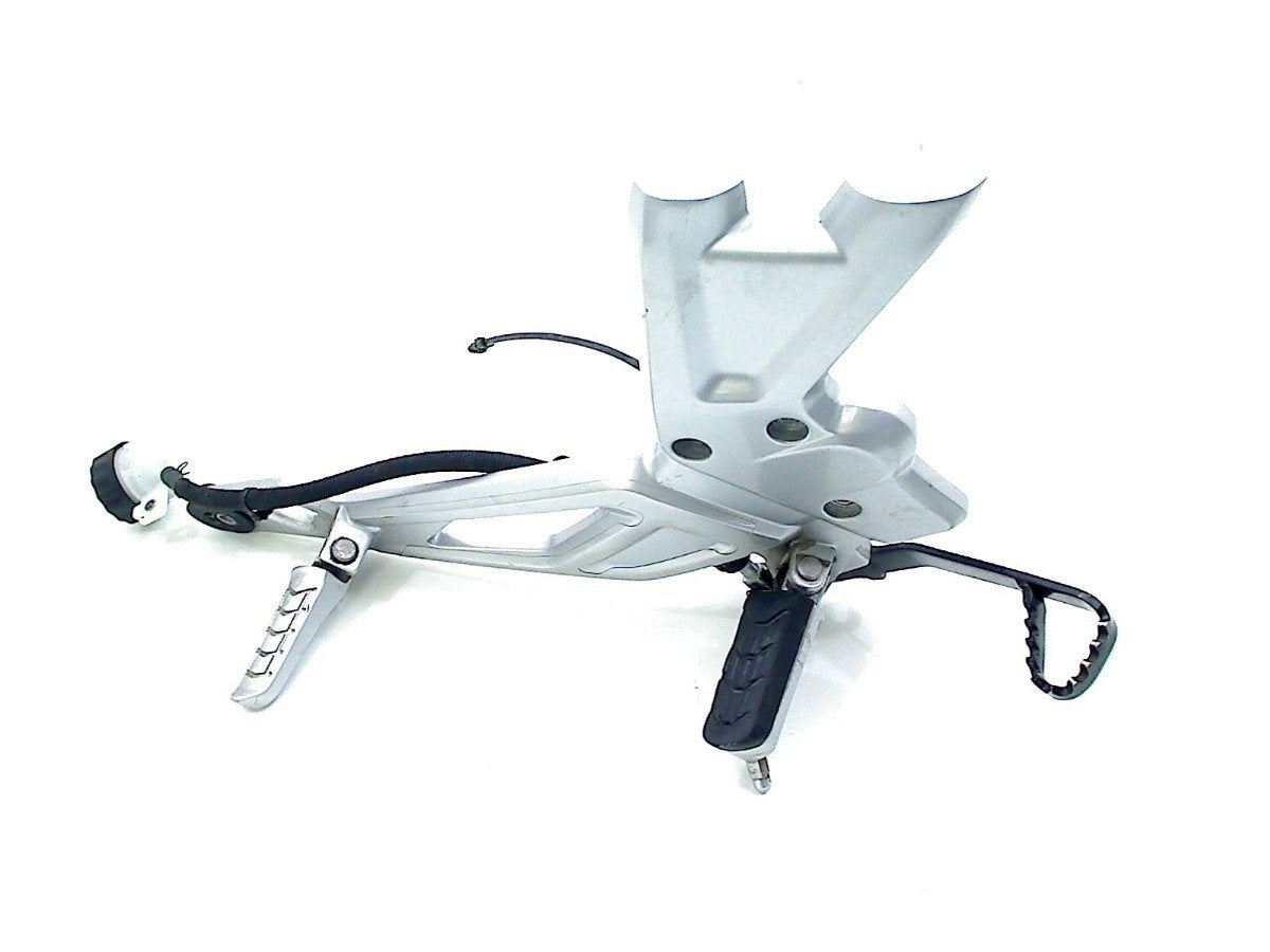 REPOSE PIEDS AVANT DROIT BMW G 310 R 2020-2022 (G310R K03), Motos, Dhr. S. di Majo, Utilisé, Info@cama-motorparts.nl, P.J. Troelstraweg 8 8
3144 CX  MAASSLUIS, NL