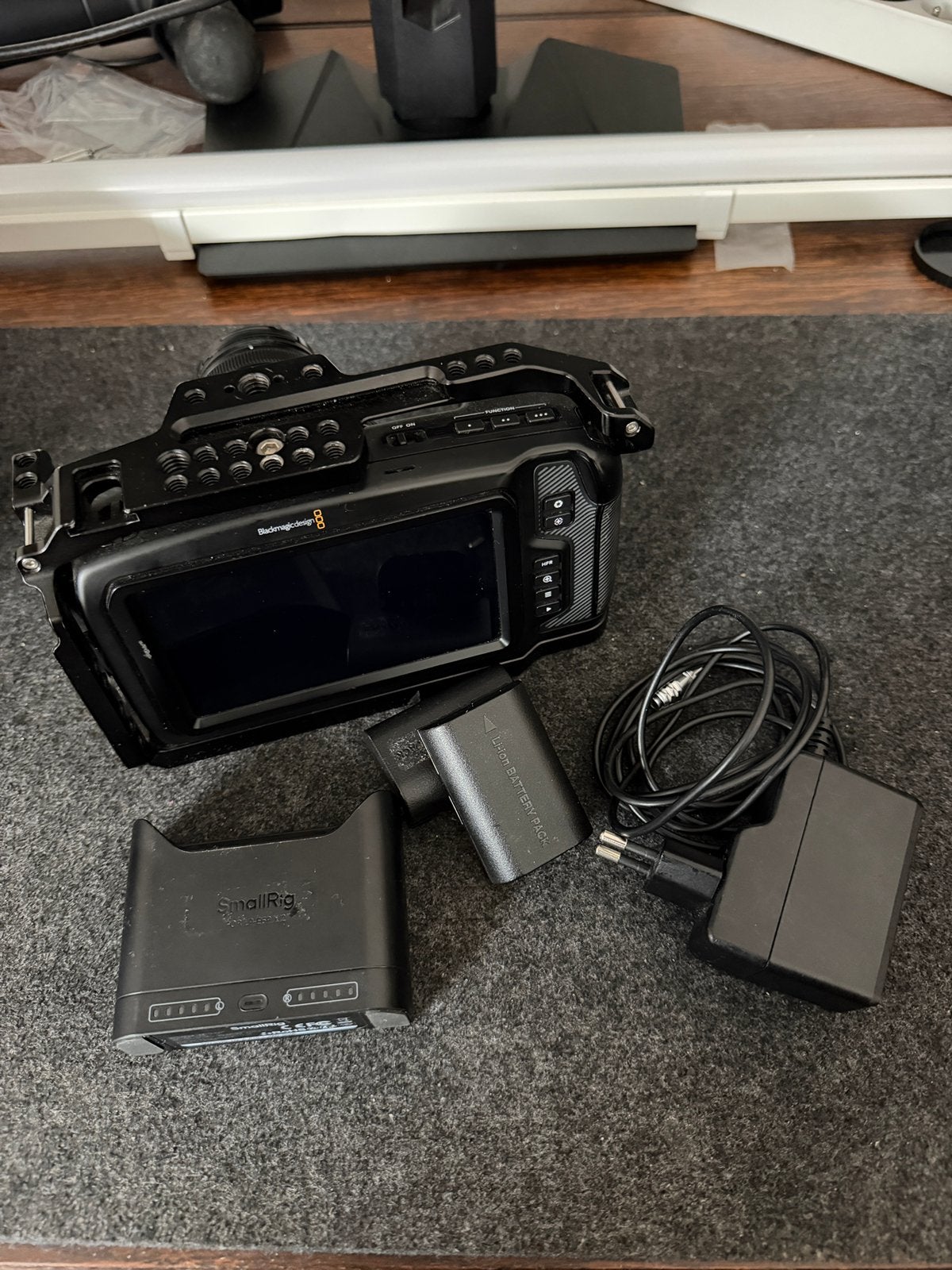 Blackmagic Pocket Cinema Camera 4K + 14-42mm + cage, Ophalen of Verzenden, Zo goed als nieuw, Camera, Panasonic