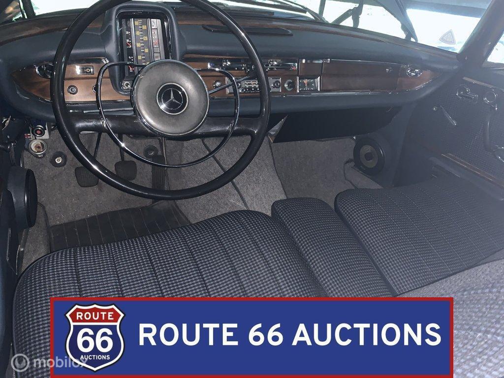 Mercedes-Benz 220S | 1961 | Route 66 Auctions, Auto's, Oldtimers, Zwart, Mercedes-Benz, Bedrijf, Handgeschakeld