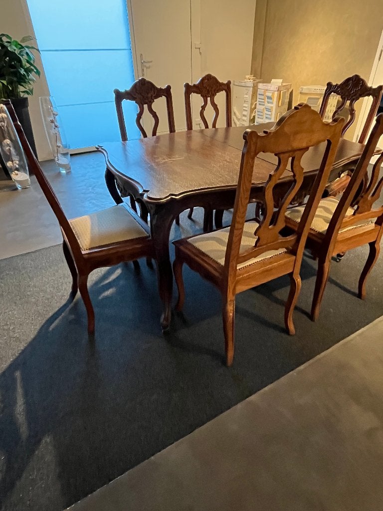 Luikse tafel en stoelen Antieke Luikse eetkamer en stoelen, Ophalen