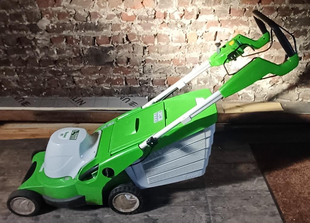 ​À vendre, tondeuse électrique de la marque premium VIKING, Jardin & Terrasse, Tondeuses à gazon, Enlèvement, Comme neuf, Bac de ramassage