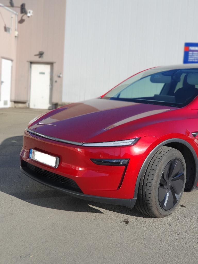 tesla model Y.........  VENDU, Autos, Tesla, Achat, Noir, 5 portes, 5 places