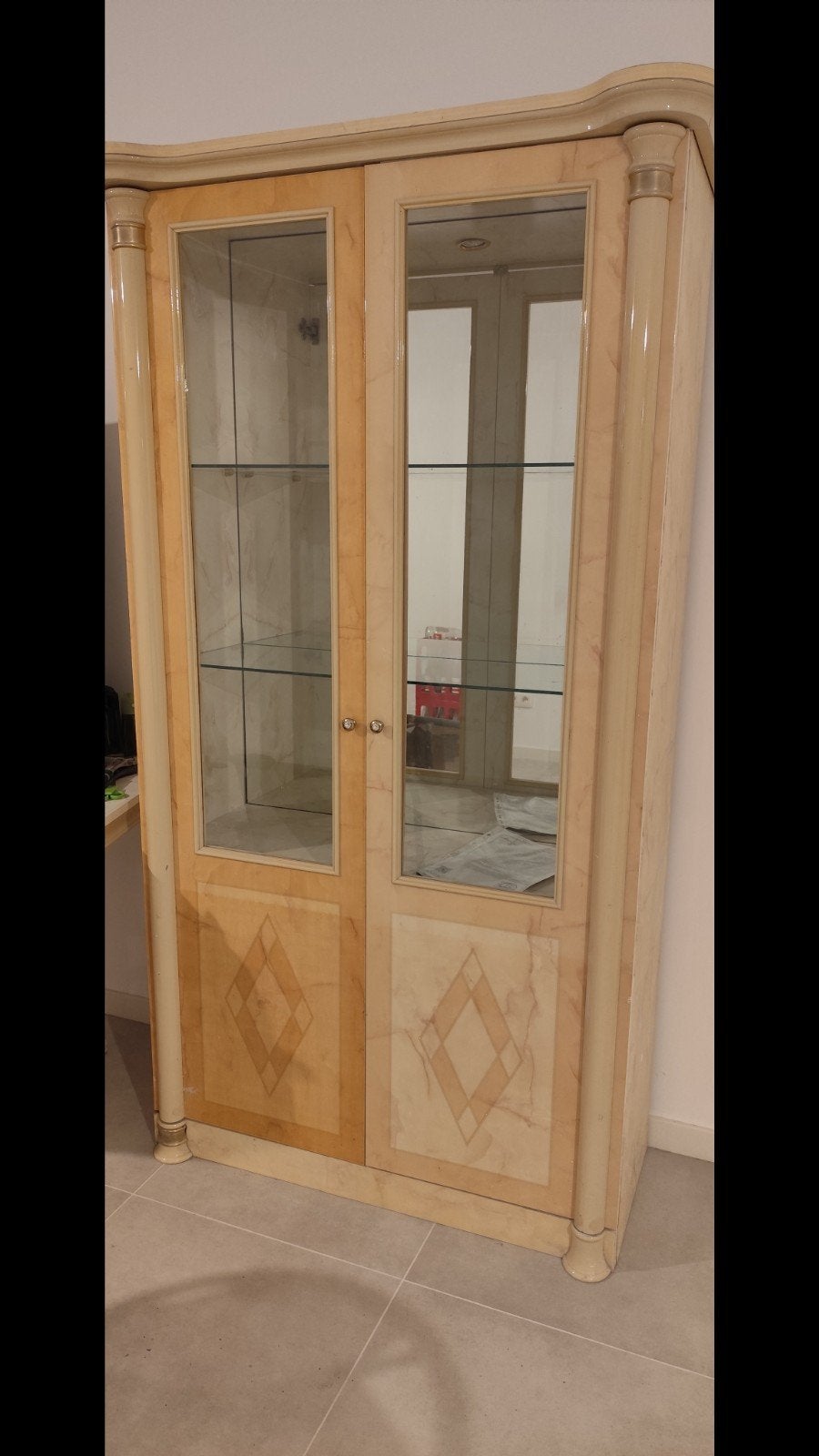 Glazen kast in goede staat