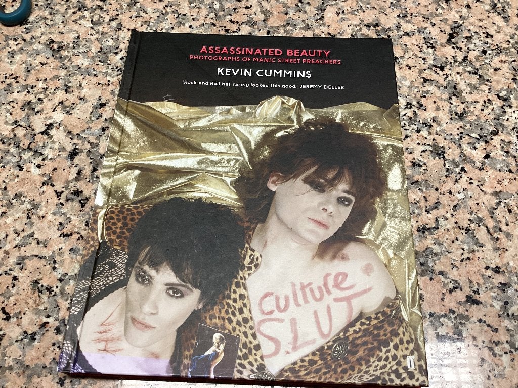Assassinated beauty. PHOTOGRAPHS of manic street preachers., Enlèvement ou Envoi, Comme neuf, Autres sujets/thèmes