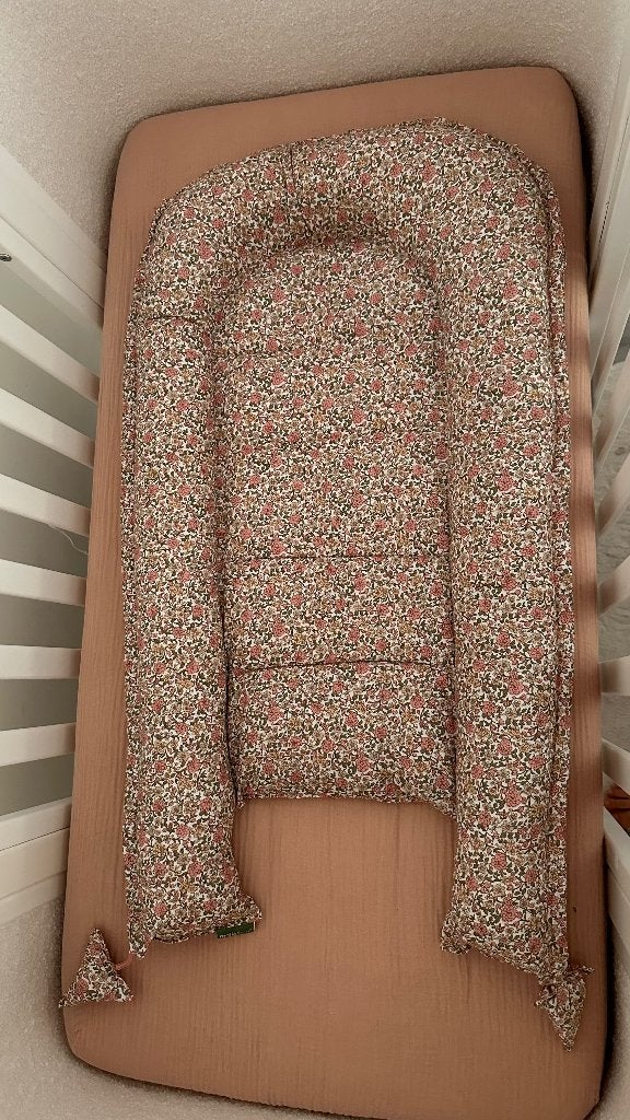 cocon voor een pasgeboren baby, Kinderen en Baby's, Babymode-accessoires, Ophalen of Verzenden, Nieuw, GUESS