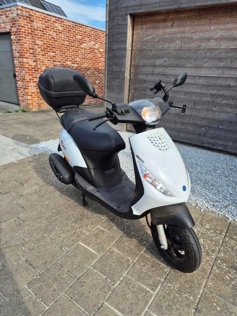scooter Piaggio ZIP 50, Fietsen en Brommers, Scooters | Piaggio, Zo goed als nieuw, Zip, Klasse B (45 km/u), Benzine, Ophalen