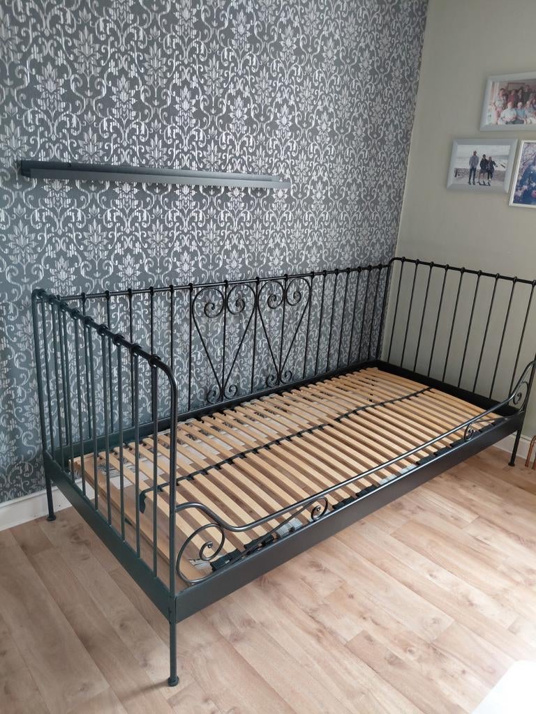Zwart metalen eenpersoonbed/bank, Ophalen, 90 cm, Eenpersoons, Zwart