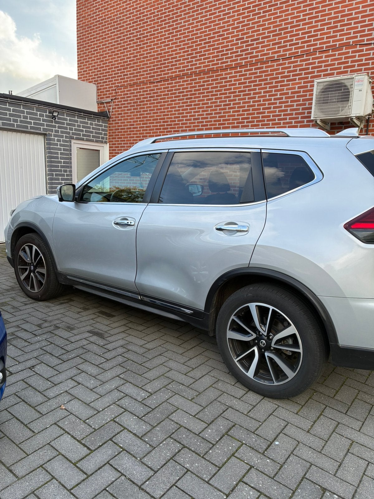 NISSAN X-TRAIL 1.6 benzine - 163 pk - kleur grijs - 41200km, Auto's, Voorwielaandrijving, 1618 cc, Zwart, 149 g/km
